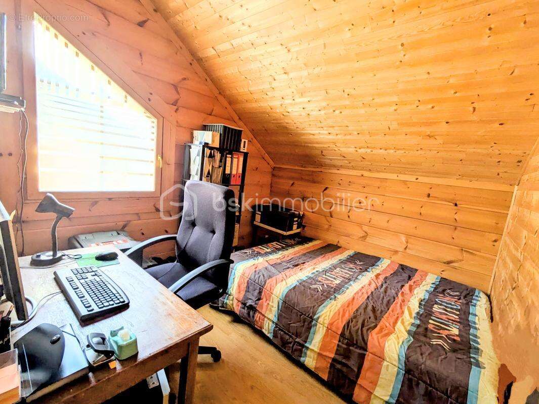 Maison familiale de 130 m² sur terrain de 2000 m² - photo 8