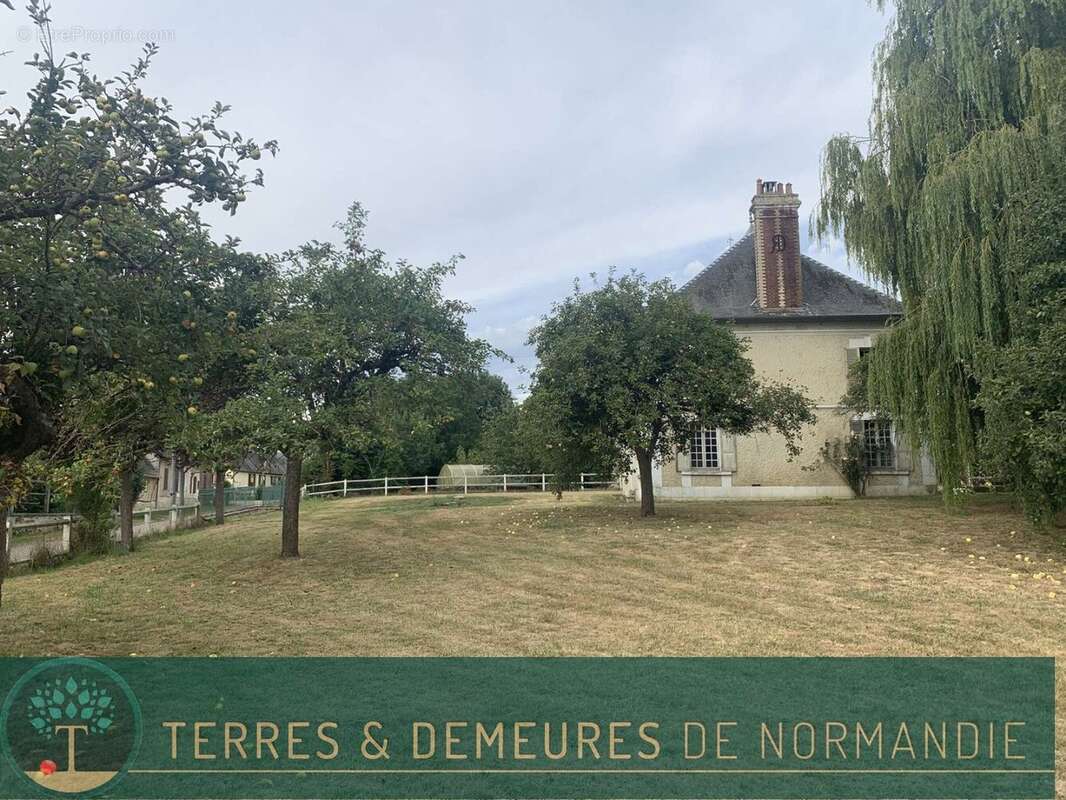 Maison à SAINT-PIERRE-SUR-DIVES