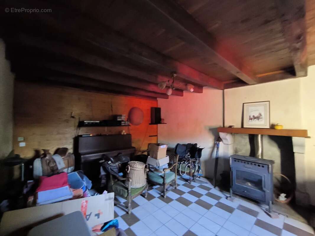 Maison à MONTROL-SENARD