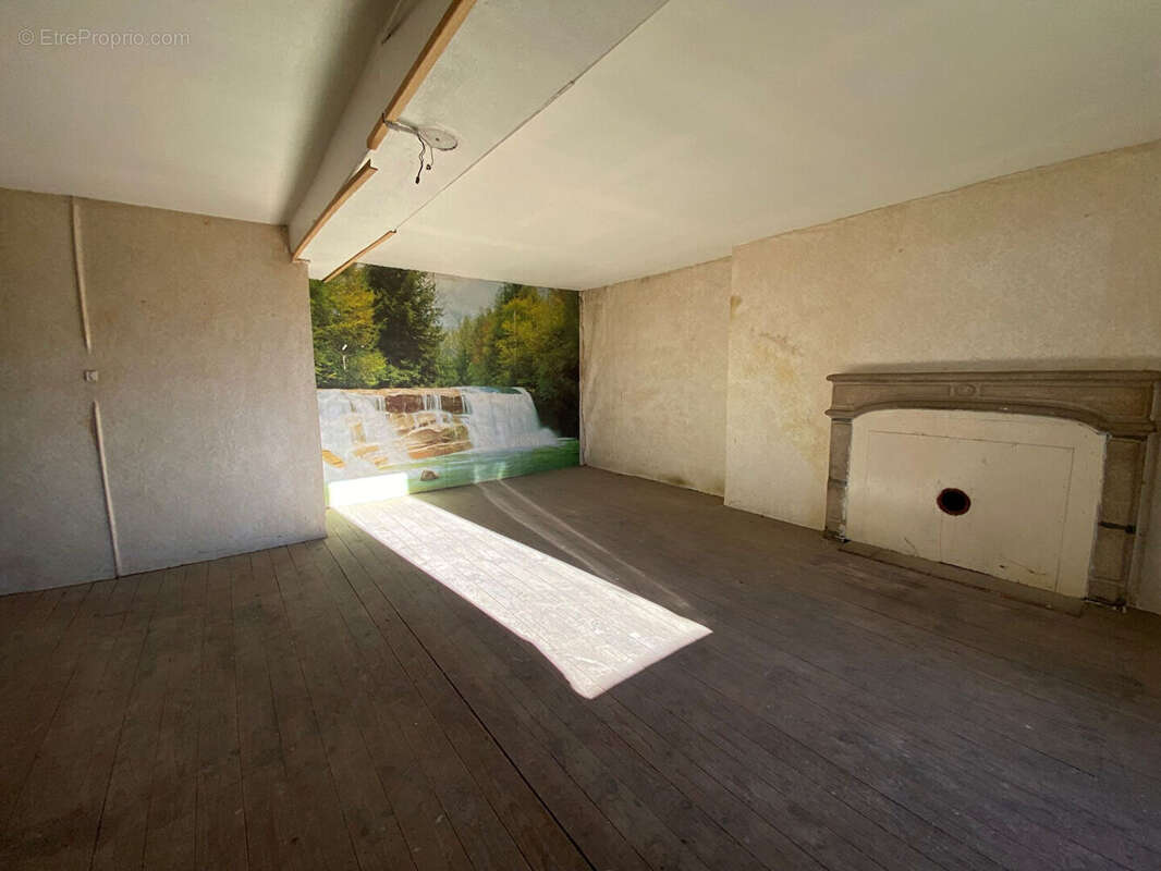 Maison à COMPREIGNAC