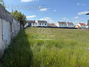 Terrain à VILLENEUVE-LE-COMTE