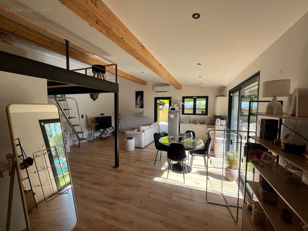 Maison à MONTMERLE-SUR-SAONE