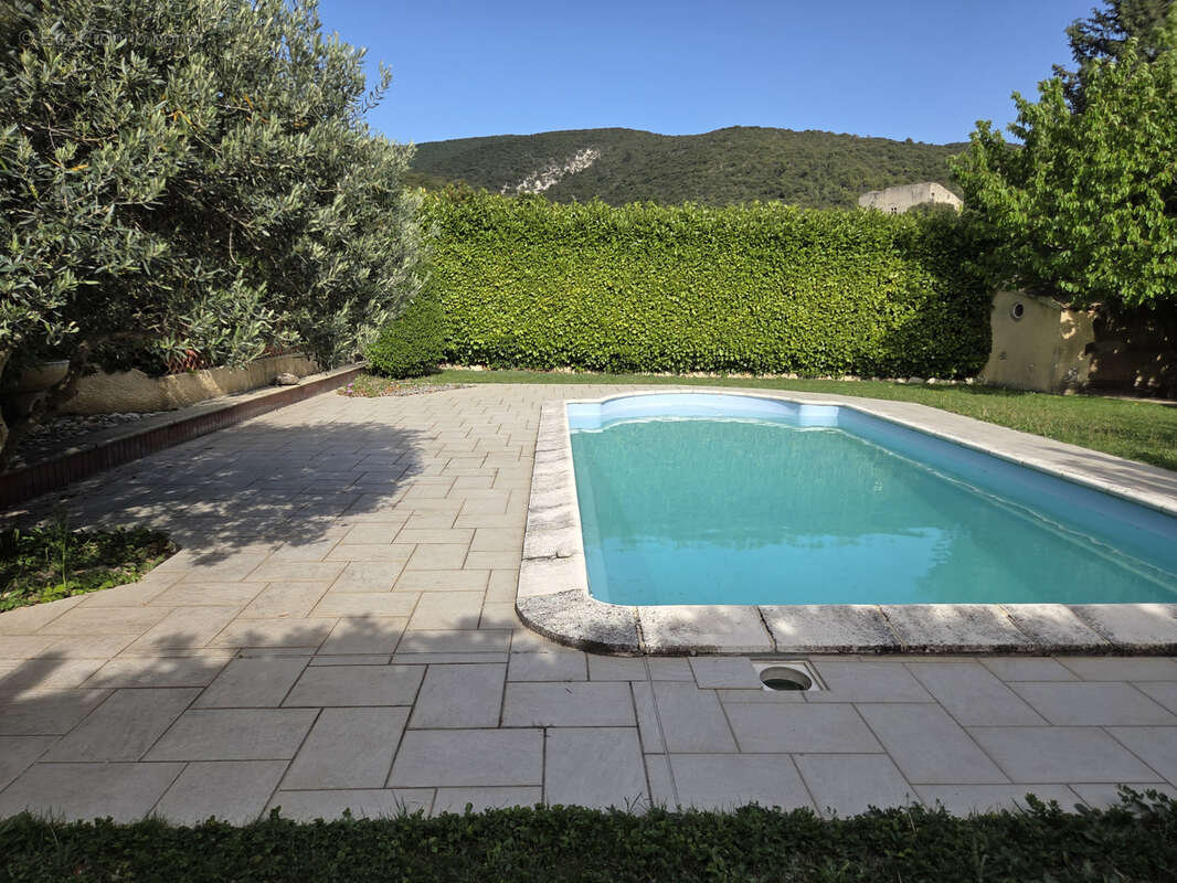 Maison à SAINT-PANTALEON-LES-VIGNES