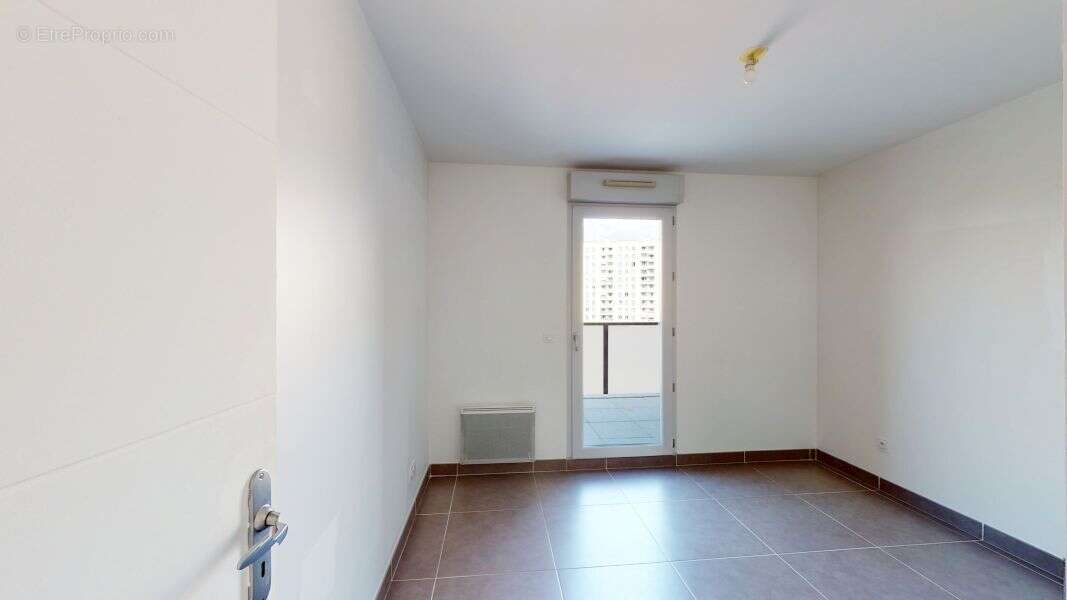 Appartement à MARSEILLE-4E