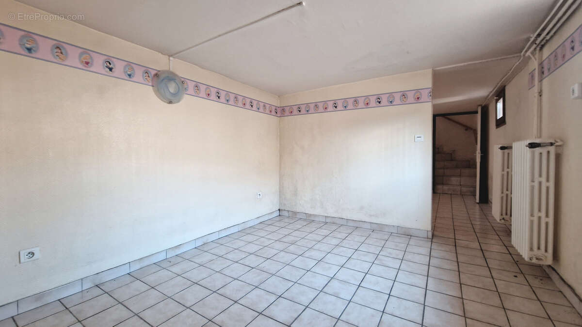 Maison de ville avec garage à fort potentiel proche UTT - photo 8