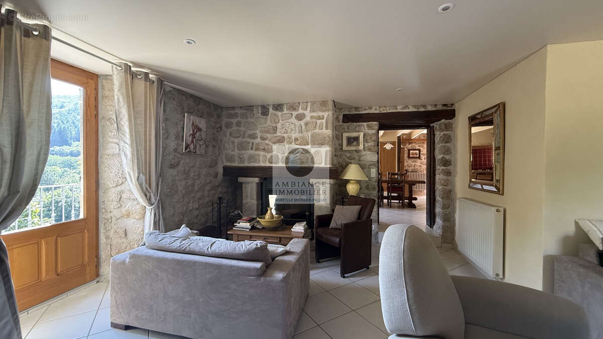 Maison à JAUJAC