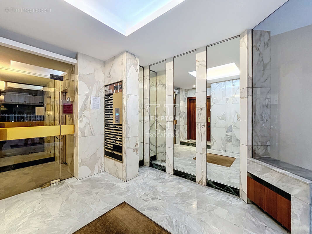 Commerce à PARIS-16E