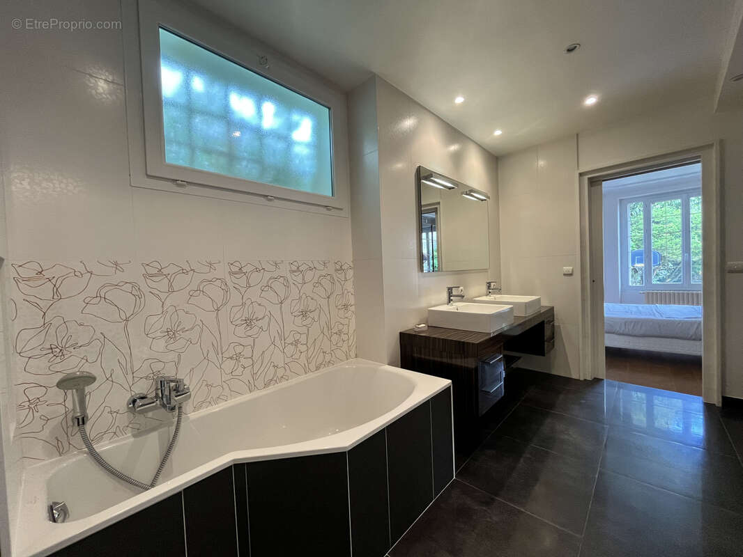 Maison à JOUY-LE-MOUTIER