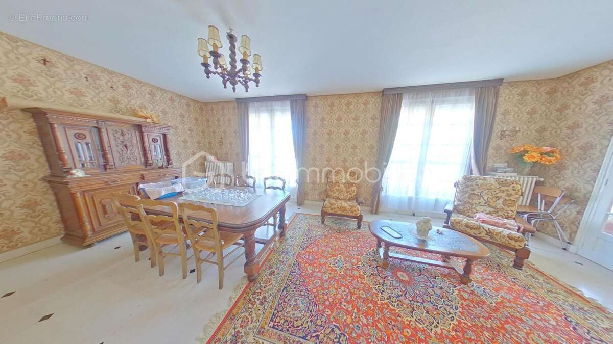 Maison à THORIGNY-SUR-OREUSE