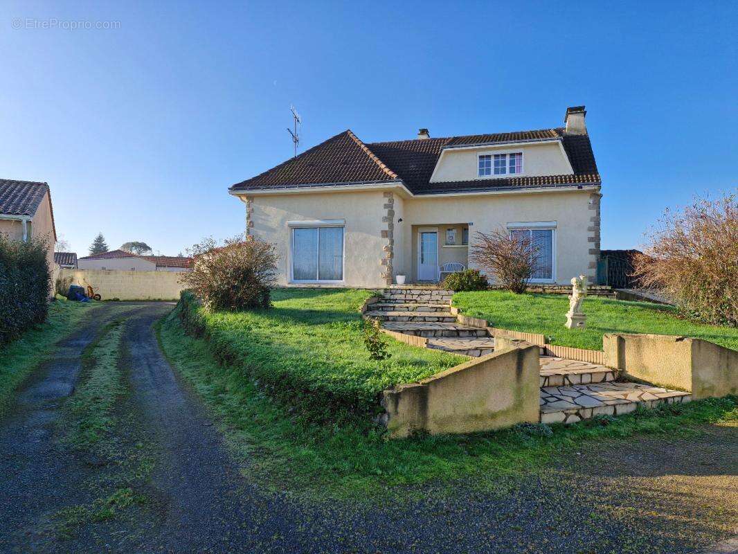 Maison à SAINT-LUMINE-DE-COUTAIS