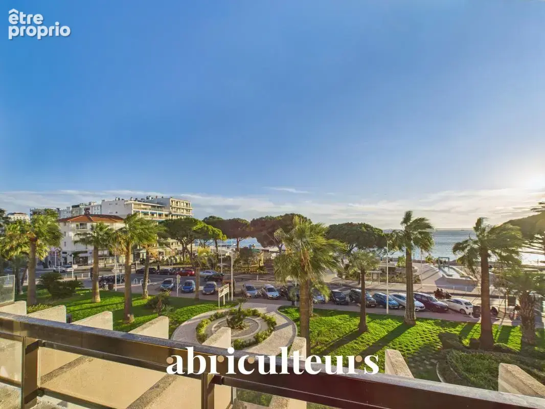 Élégant appartement rénové - 4 Pièces - Terrasse - 84m² - Vue mer panoramique - Juan-les-Pins - photo 11