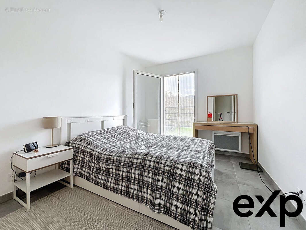 Appartement à ROQUEBRUNE-SUR-ARGENS