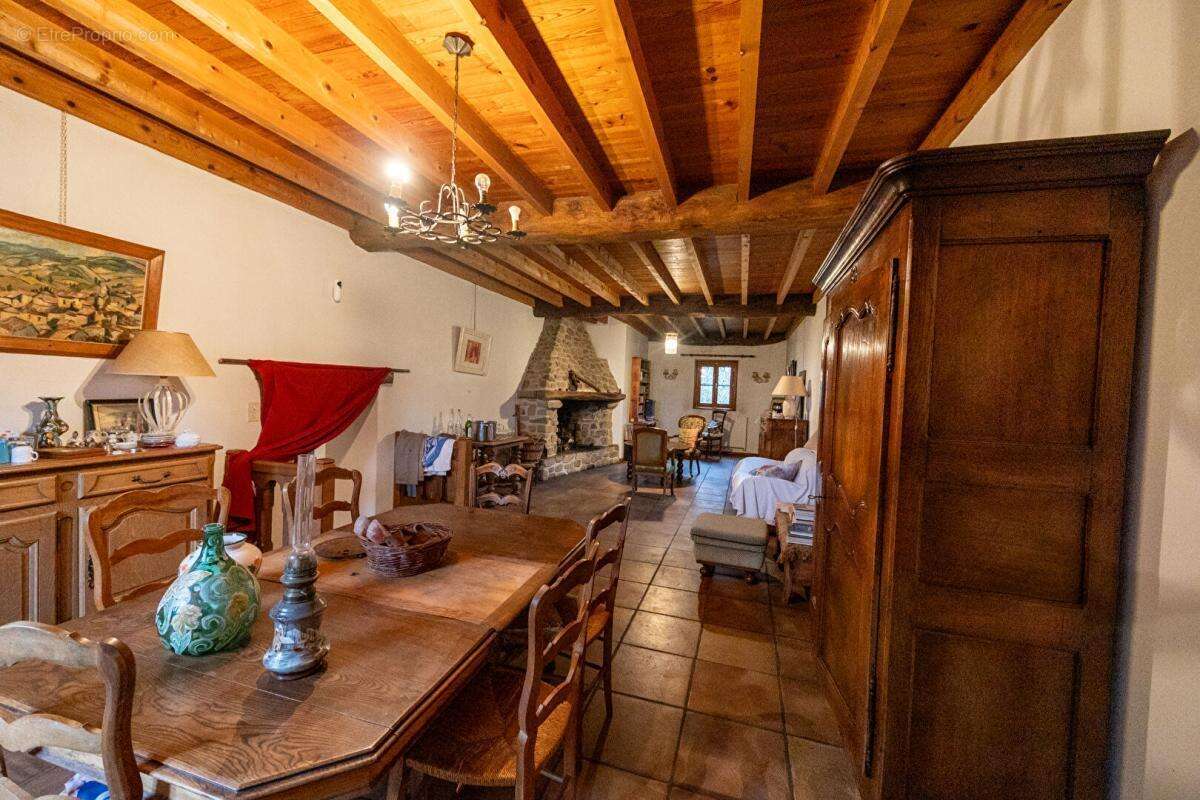 Maison à SAINT-SIXTE