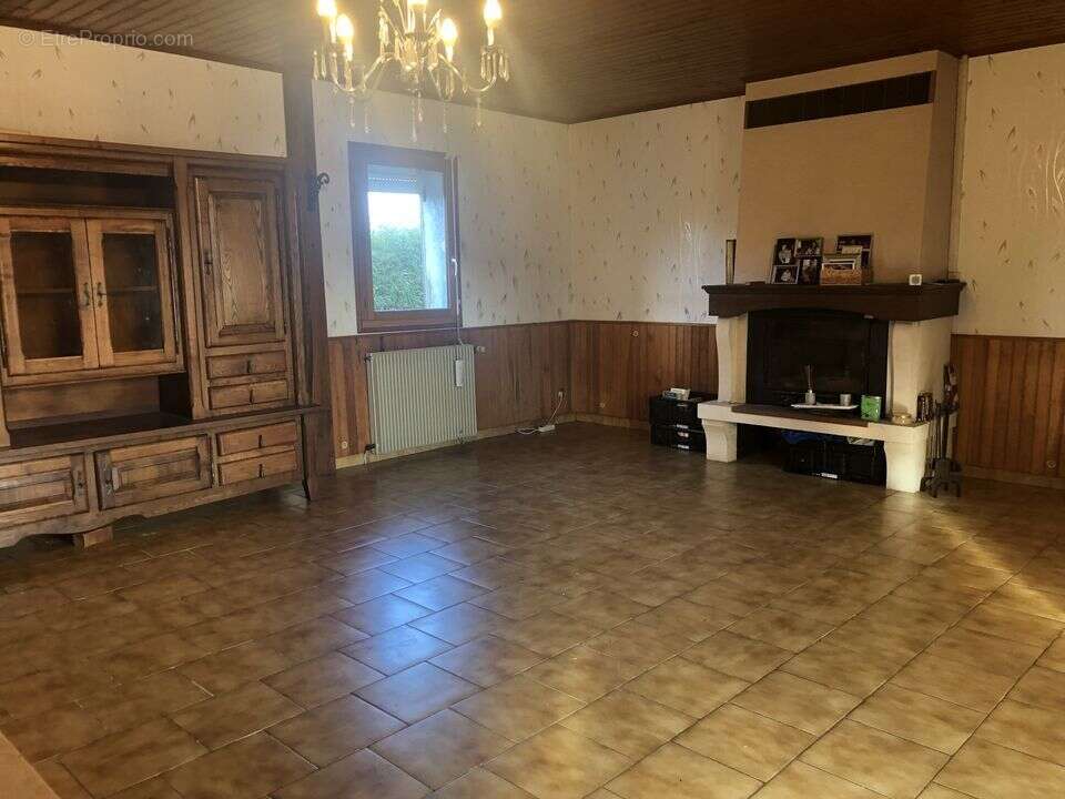 VERTHEUIL MAISON T3 GARAGE, COURS, QUARTIER CALME  - Maison à SAINT-JULIEN-BEYCHEVELLE