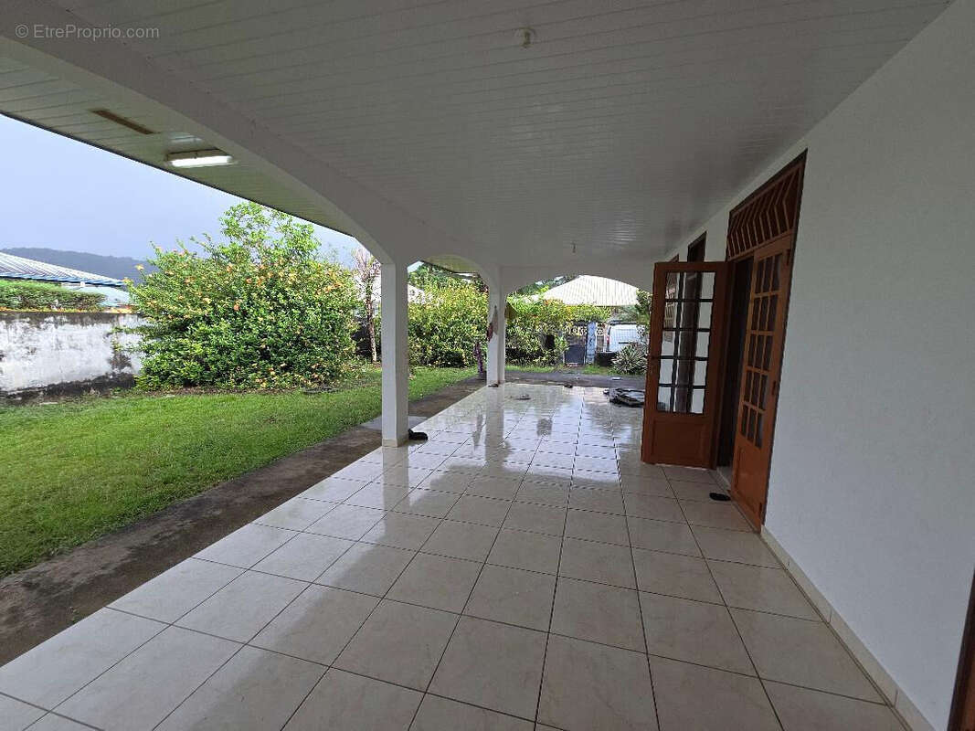 Photo 3 - Maison à REMIRE-MONTJOLY