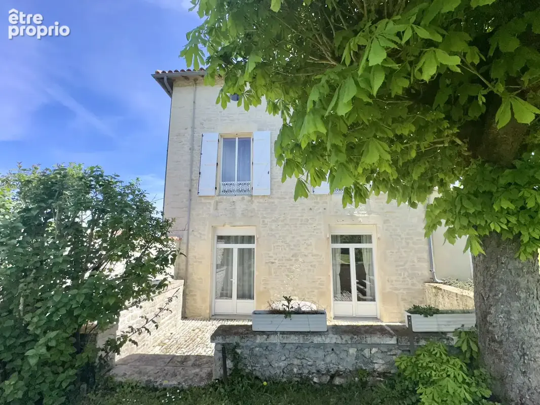 Logis du XVIe siècle rénové et proche de Ruffec - photo 15