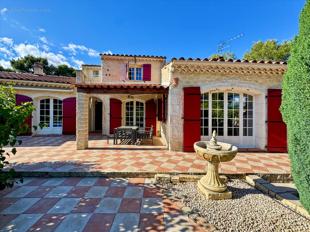 Maison à VENTABREN