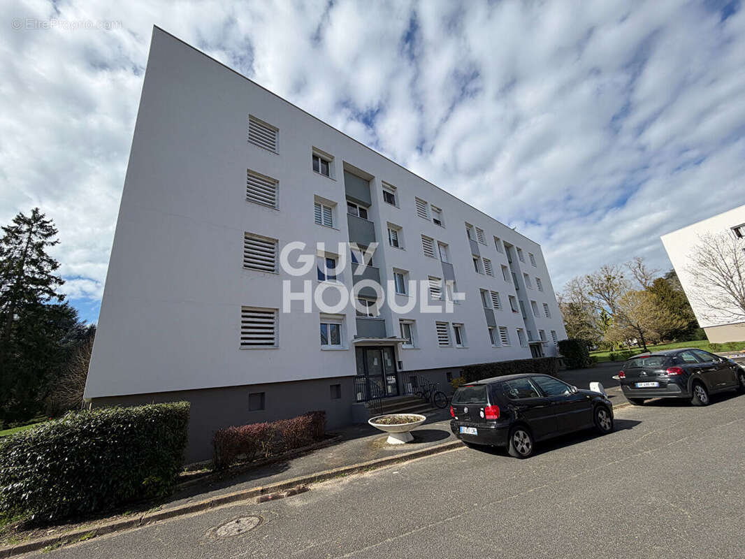 Appartement à LA CHAPELLE-SAINT-MESMIN
