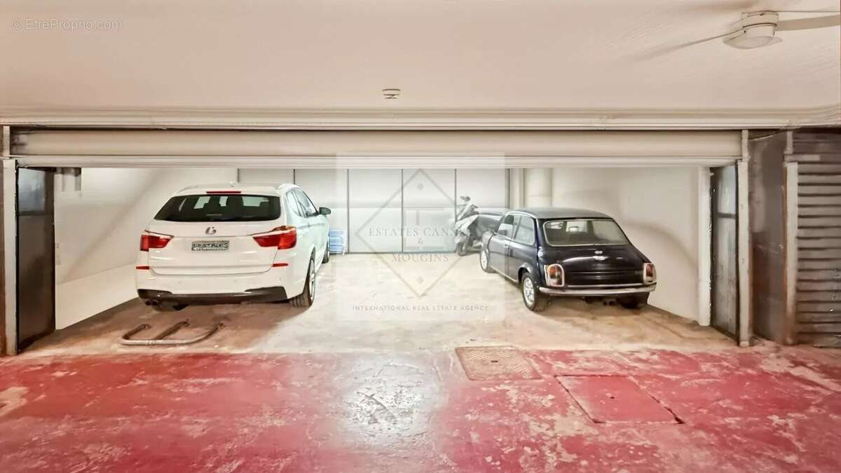 Parking à CANNES