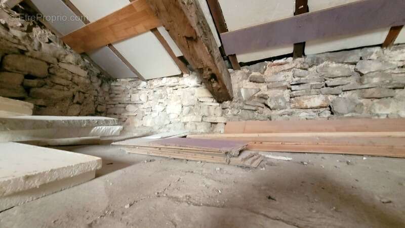 Authentique maison de village de 3 pièces avec cave voûtée et chambre à rénover_SIGONCE (04) - photo 25