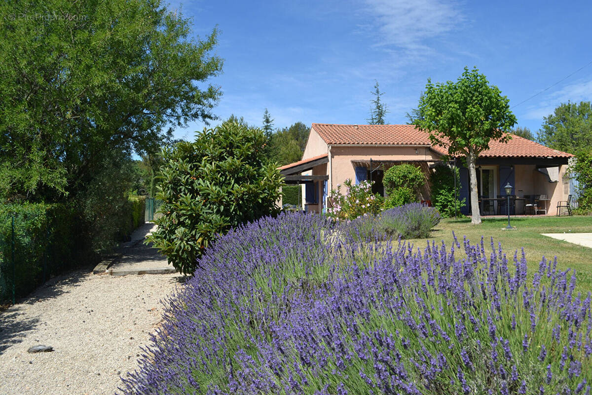 Maison à LE PUY-SAINTE-REPARADE