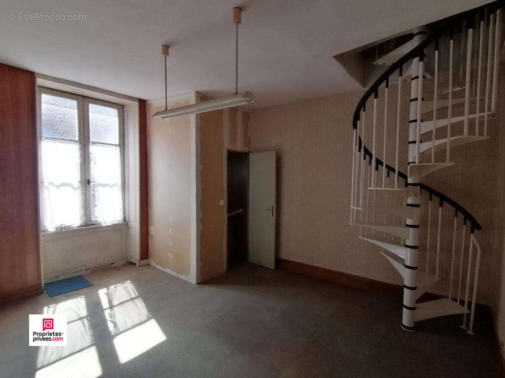 CARROUGES (61320) Maison de bourg, 4 pièces, 3 chambres , 75 m2 environ PRIX  35500  honoraires 12,70% inclus à la charge de l'a - photo 12