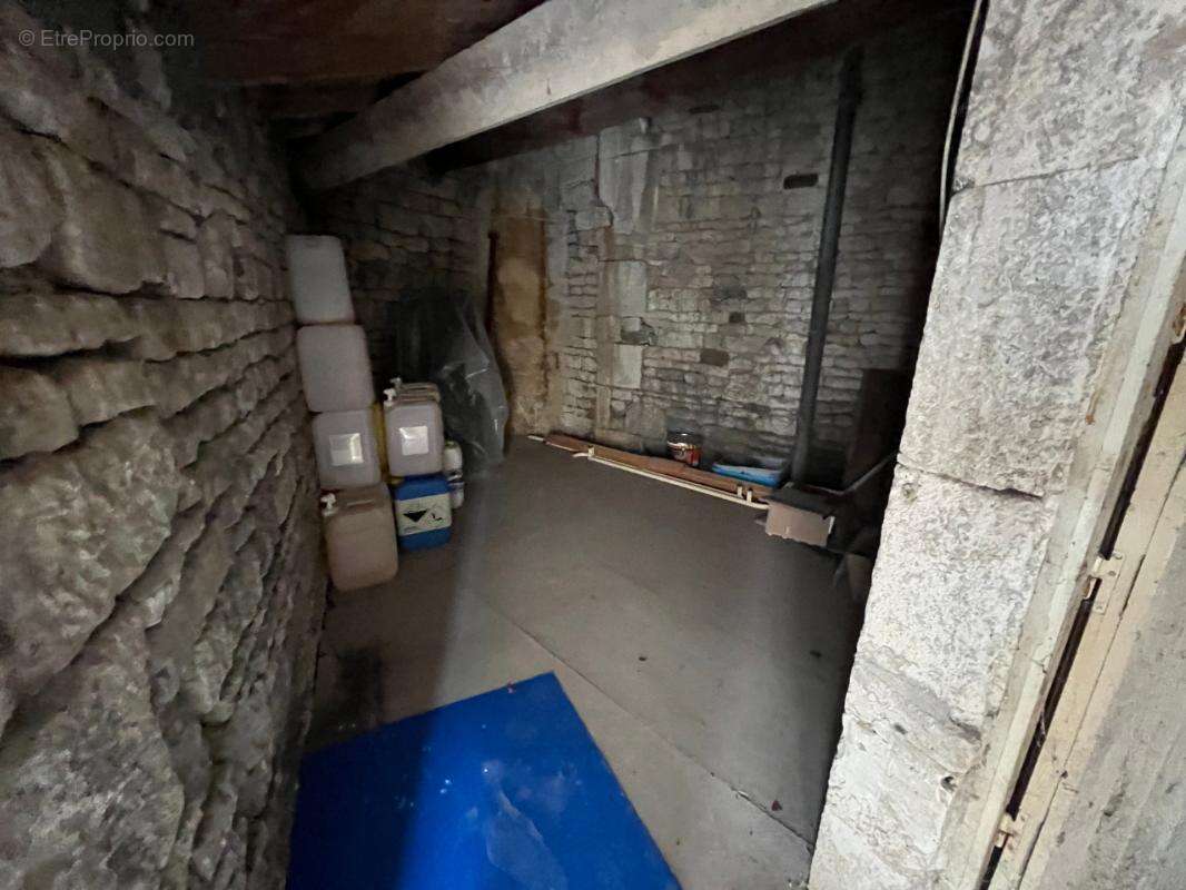 Lucon quartier marche couvert et piscine maison de caractere bourree de charme avec annexes et patio - photo 35