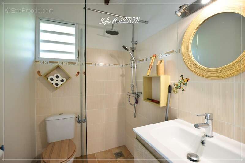Les Trois-Îlets (972)  SOUS OFFRE Maison T4 -186 m² au sol avec grande terrasse, piscine et appartement T2 indépendant à vendre - photo 17