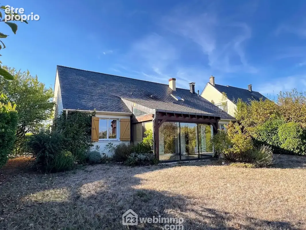 Maison familiale de plain pied de 112 m² dans un environnement calme et nature à Bouchemaine. - Maison à BOUCHEMAINE