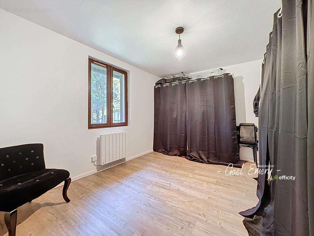 Maison à LE BREIL-SUR-MERIZE