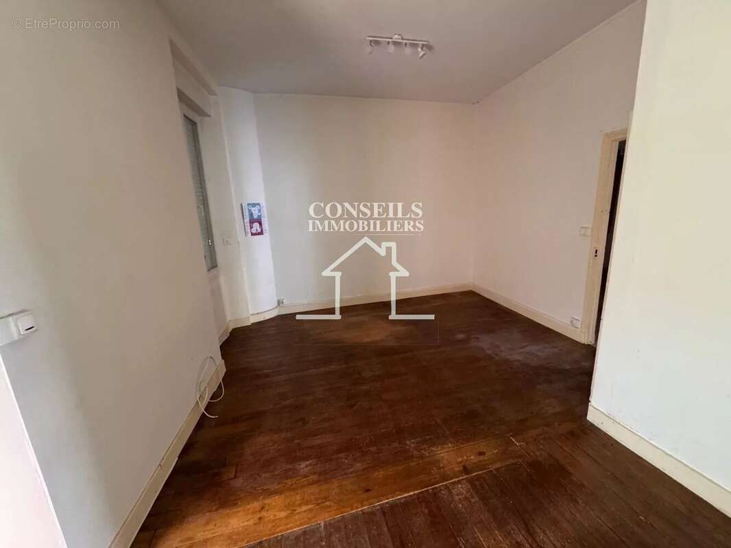 Maison à VILLENEUVE-SUR-YONNE