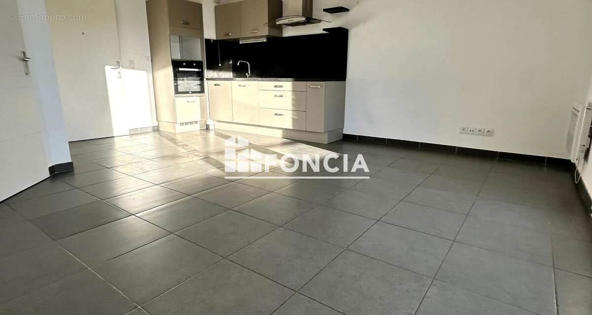 Appartement à MARSEILLE-4E