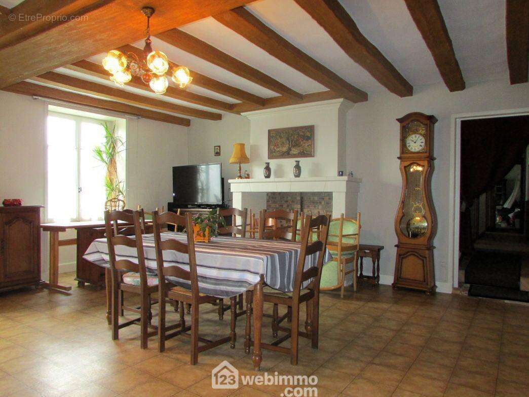 Maison 160 m² à Razines  - photo 14
