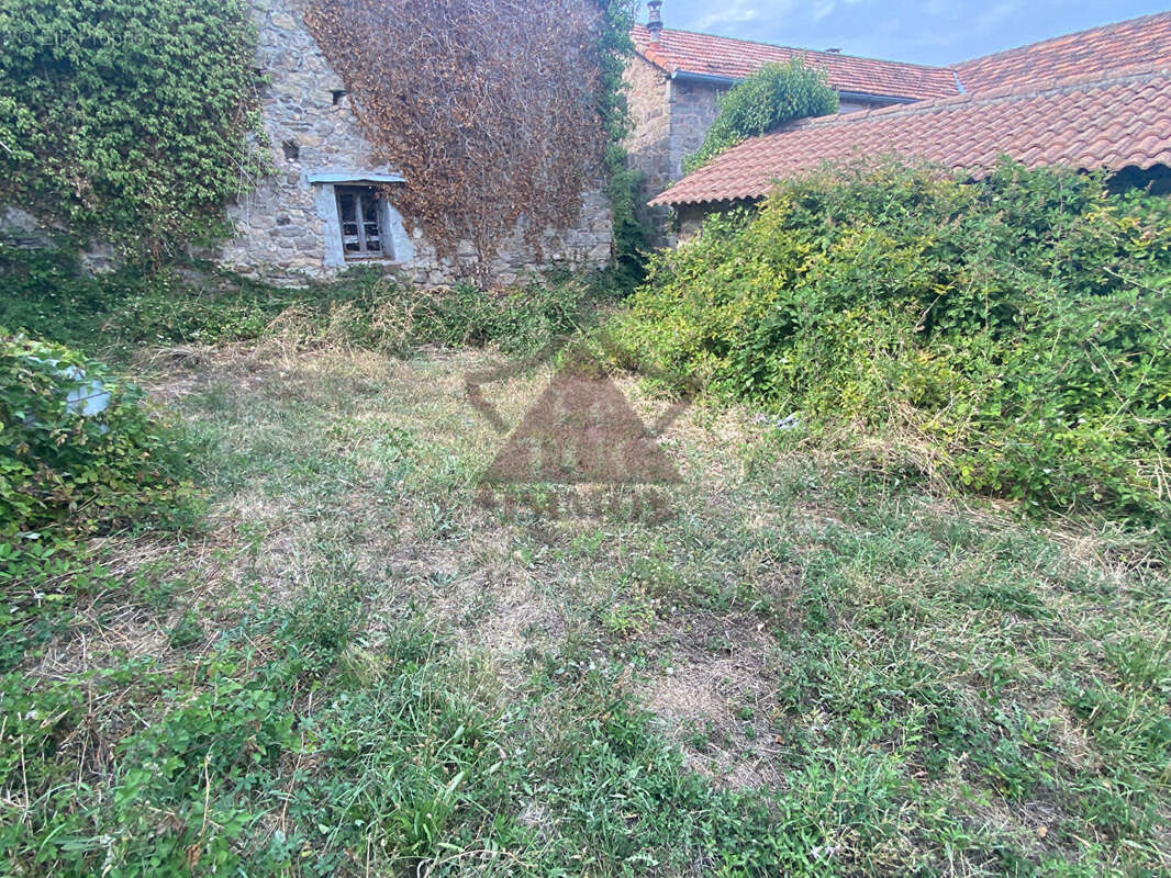 Maison à SAINT-PIERRE-SAINT-JEAN