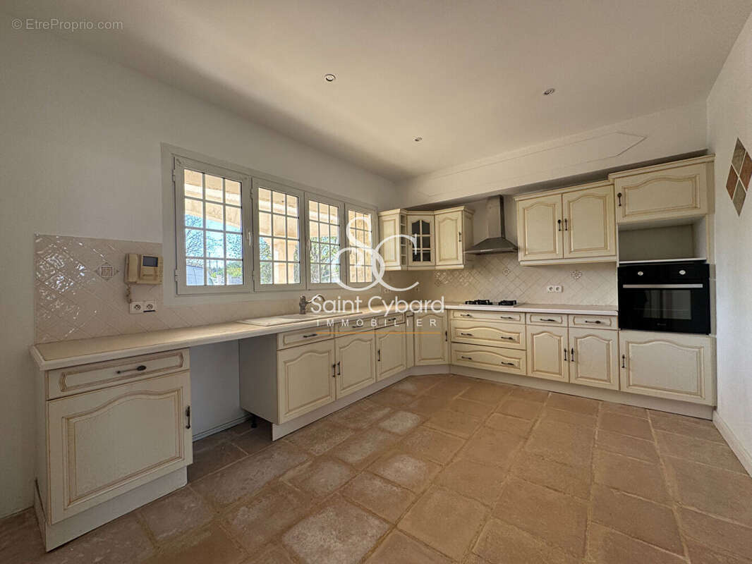 Maison à ROULLET-SAINT-ESTEPHE