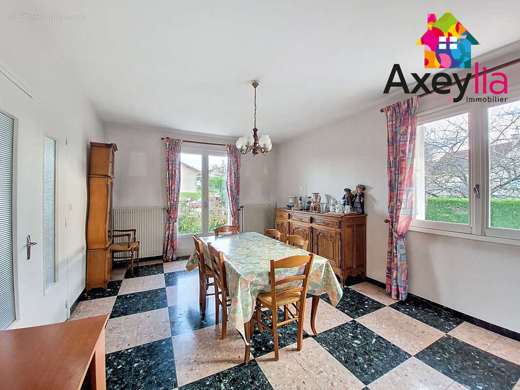 Maison à SAINT-CHRISTOPHE-EN-BRIONNAIS