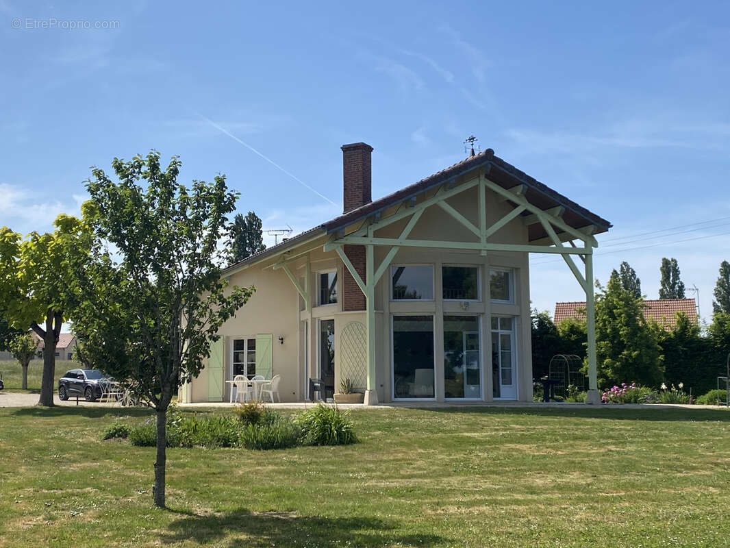 Maison à GIFFAUMONT-CHAMPAUBERT