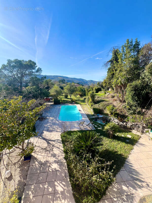 Maison à LA ROQUETTE-SUR-SIAGNE