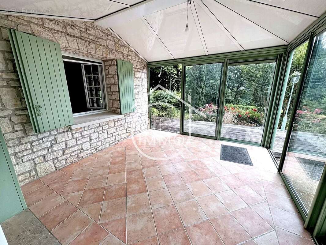 PRIGONRIEUX : Belle périgourdine rénovée 6 pièces de 210m² avec jardin - photo 4