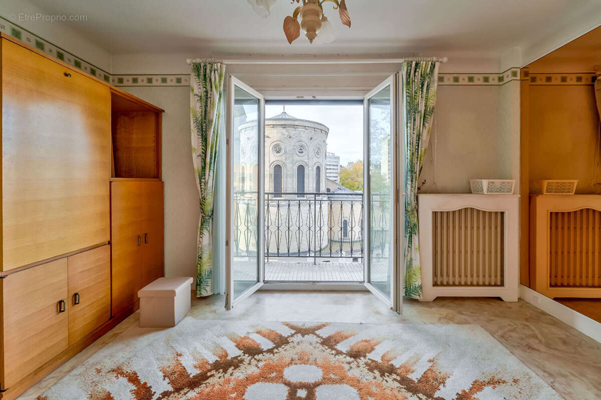 Appartement à CHARENTON-LE-PONT