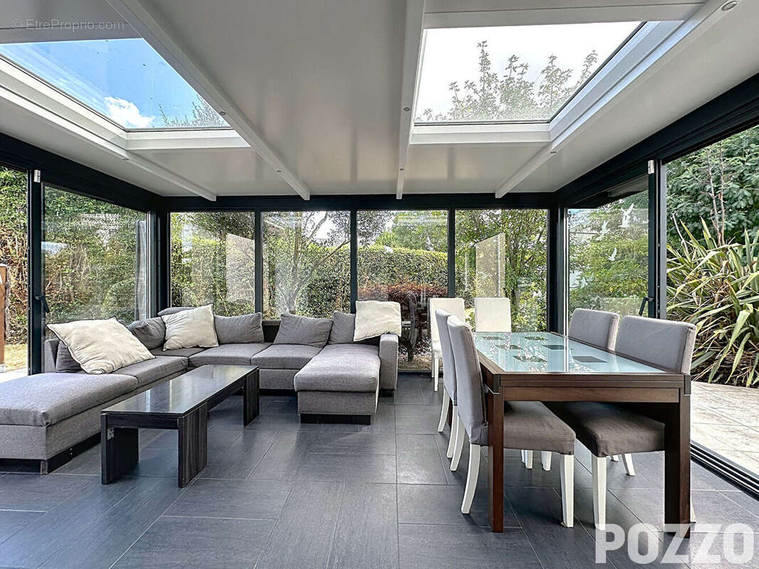 A Vendre - Bacilly - Maison 7 pièce(s) 187 m² - Piscine - Vie de plain pied - photo 6