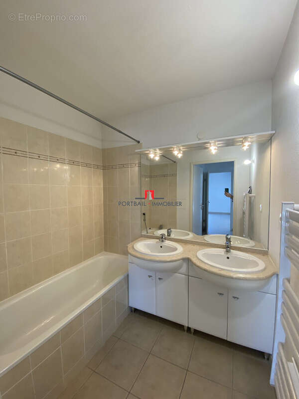 Appartement à SAINT-MARTIN-LACAUSSADE