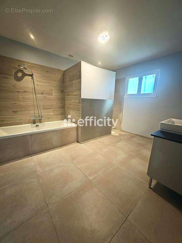 Maison à BEAUMONT-EN-VERON