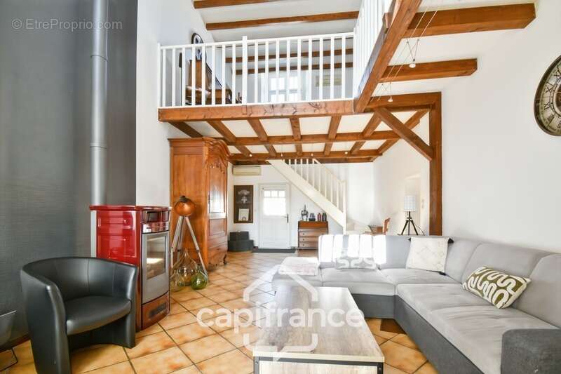Maison à vendre 10 pièces BIGNAY (17), proche ST JEAN D'ANGELY et ses commerces, avec jardin, piscine et garage - photo 16