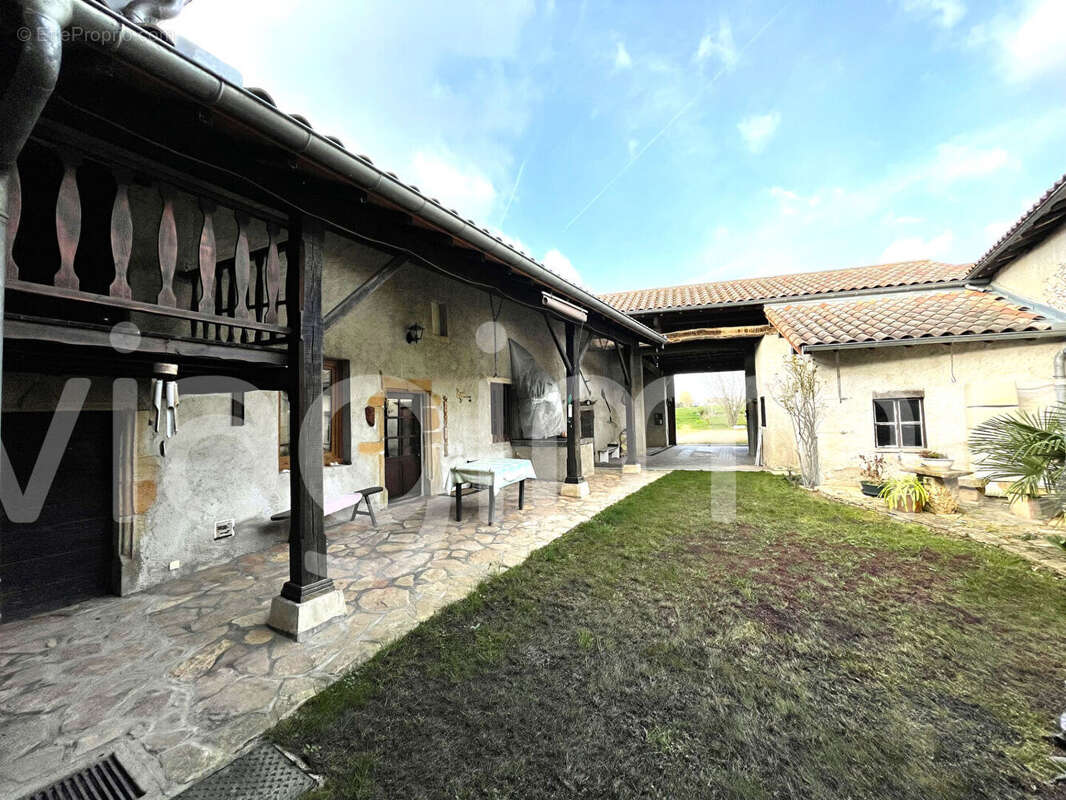 Maison à SAINT-DIDIER-SUR-CHALARONNE