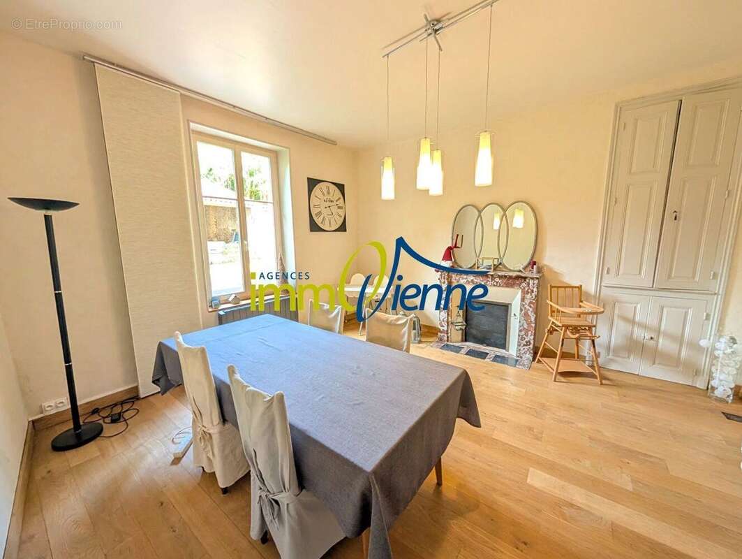 Maison à LUSSAC-LES-CHATEAUX