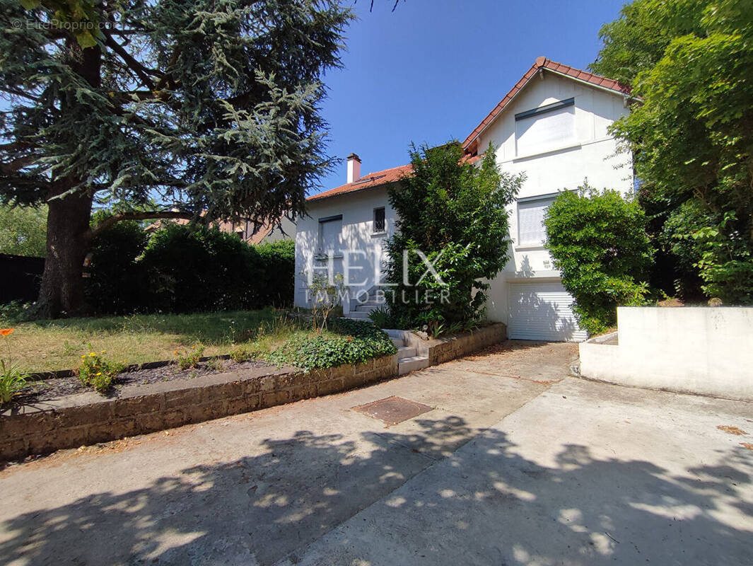 Maison à LE MESNIL-LE-ROI