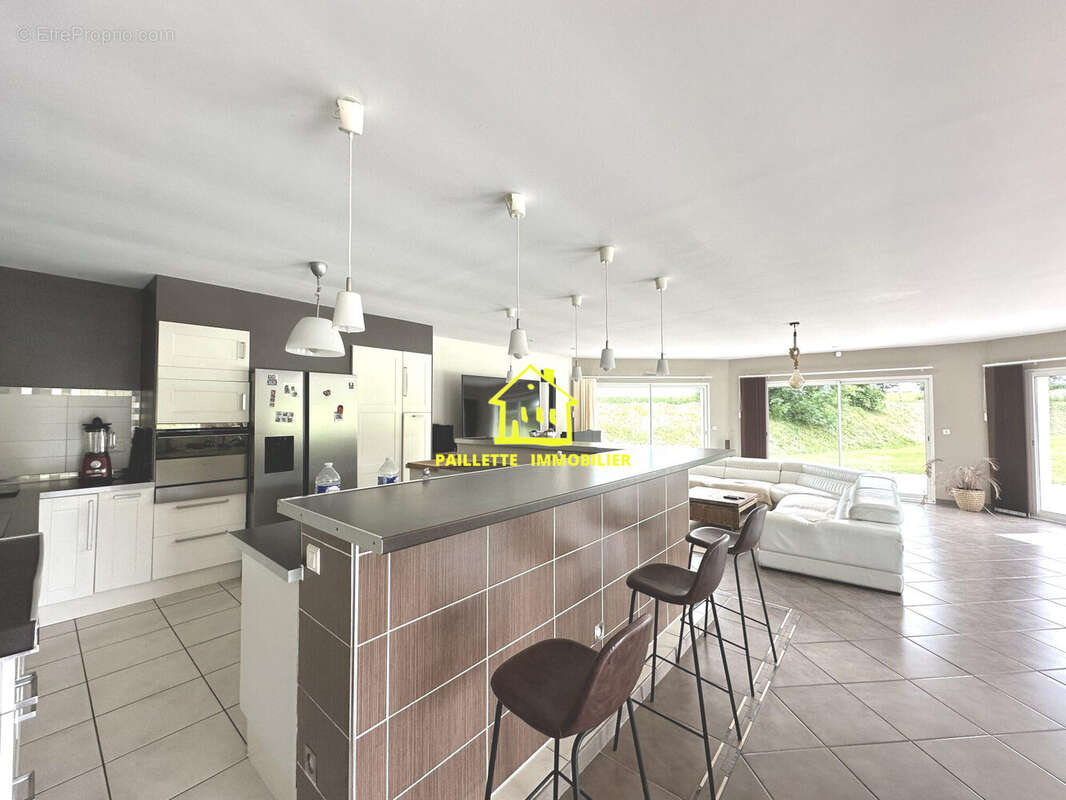 Maison 182 m² à Saint-Romain-De-Colbosc  - photo 8