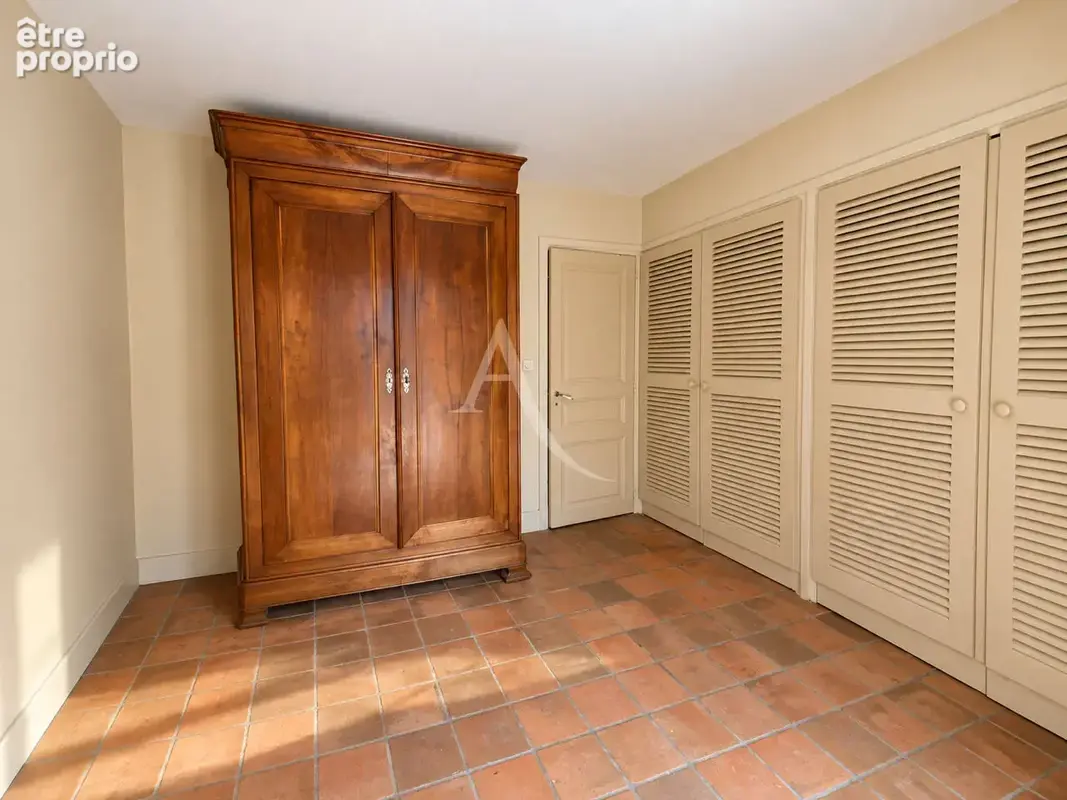 Olivet  propriété de charme 250 M2  6 chambres , 1 studio, parc environ 3500m2 . - photo 10