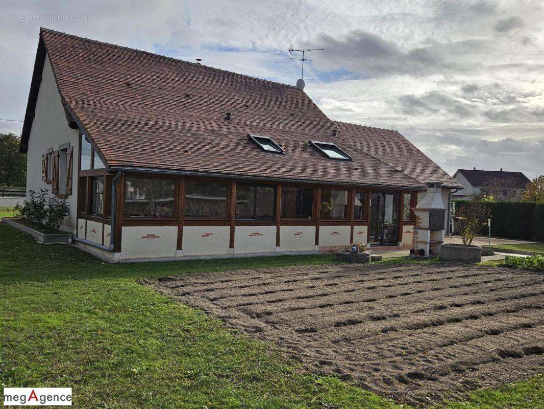 Maison à GIEVRES